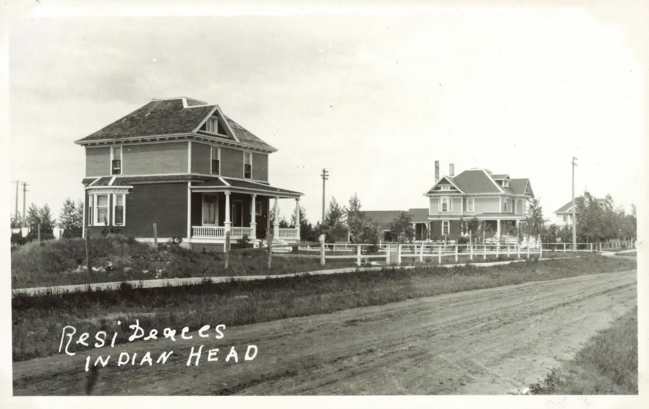 Residences on a dirt street, Indian Head, about 1946